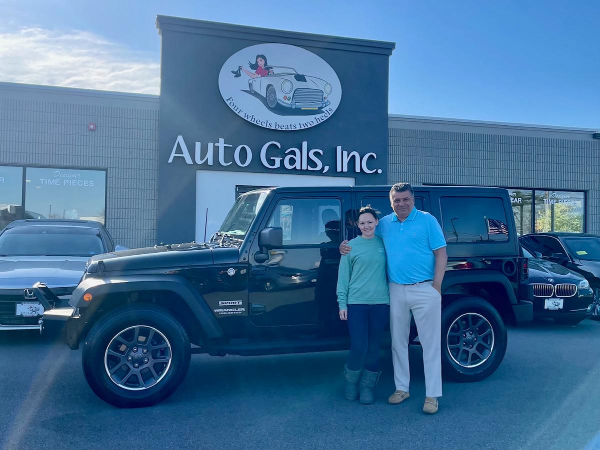 customer with salesman and new car