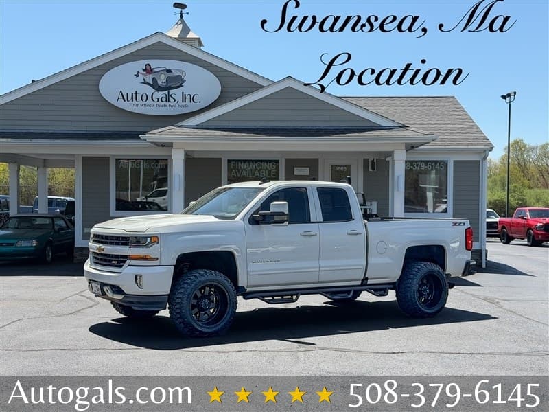 2017 Chevrolet Silverado 1500 LT photo 1
