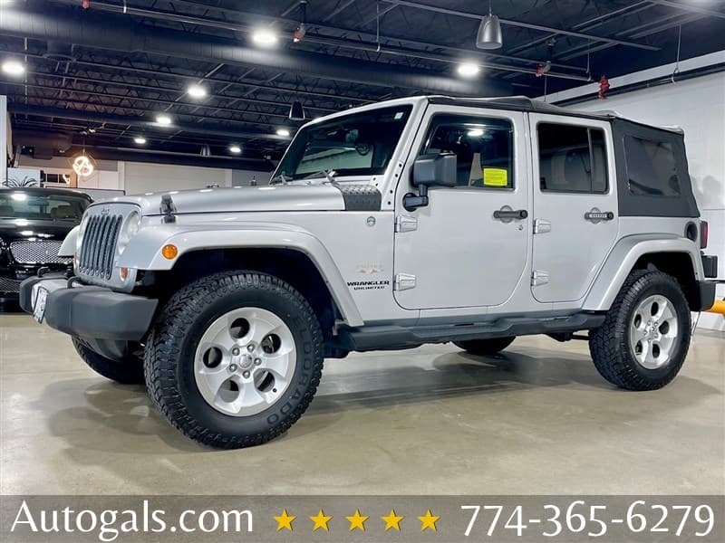 2012 Jeep Wrangler Unlimited Sahara photo 1