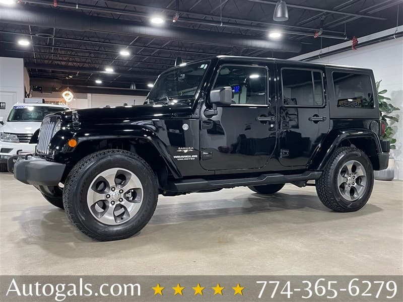 2017 Jeep Wrangler Unlimited Sahara photo 1