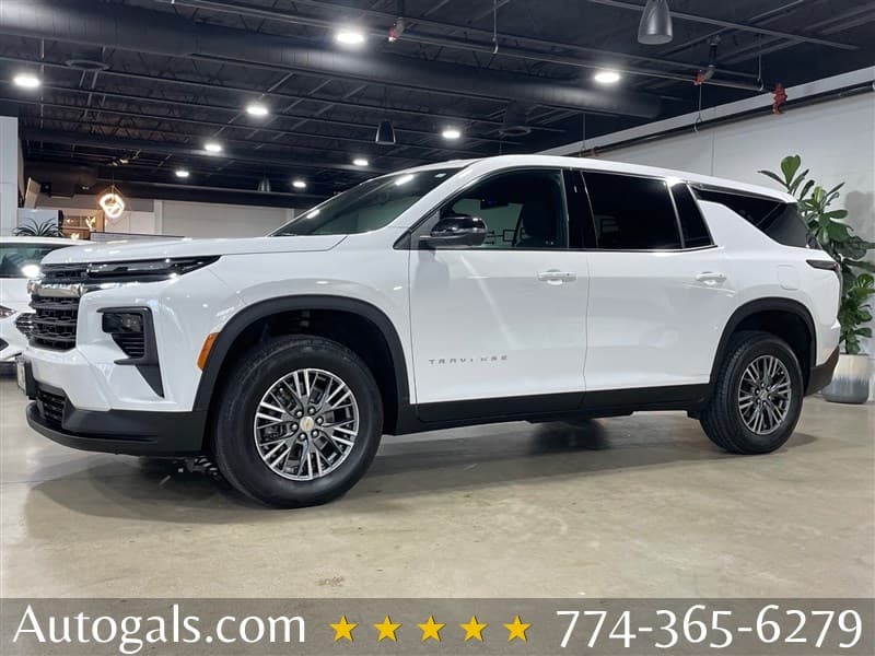 2024 Chevrolet Traverse LS photo 1