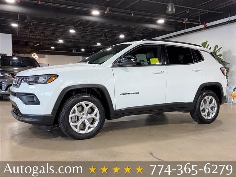 2024 Jeep Compass Latitude photo 1