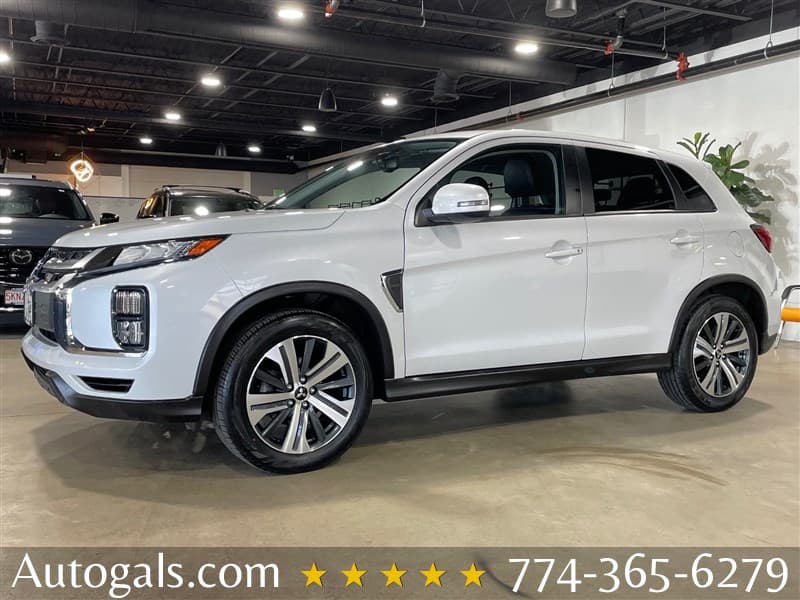 2024 Mitsubishi Outlander Sport SE photo 1