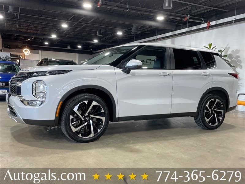2024 Mitsubishi Outlander SE photo 1