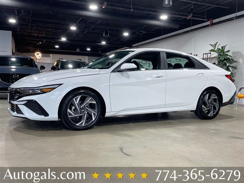 2025 Hyundai Elantra SEL photo 1