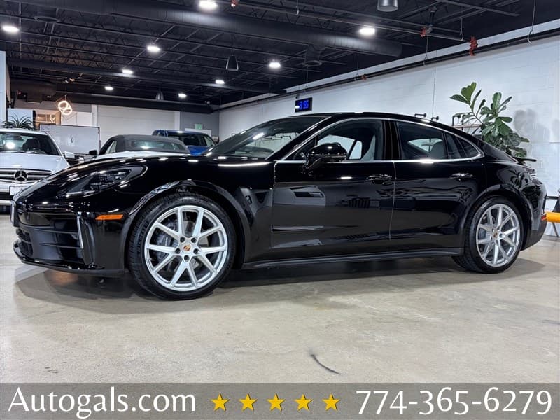 2025 Porsche Panamera 4 photo 1