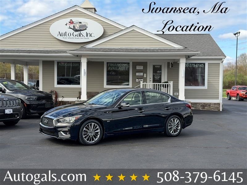 2018 Infiniti Q50 Luxe photo 1